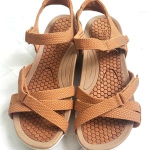 Arch Support Sandals! Bare Traps Danny Strap Sandals